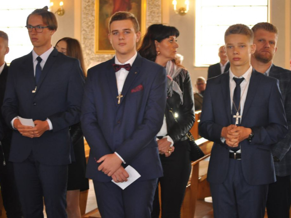 Biskup Wojciech Osial bierzmował 60 osób