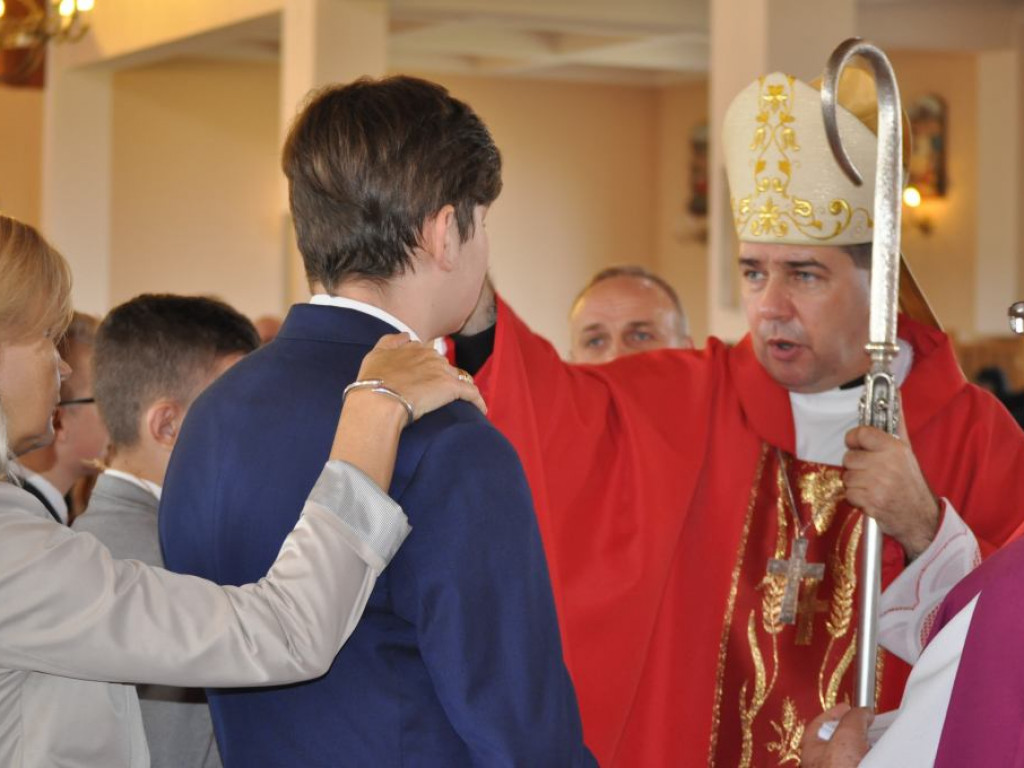 Biskup Wojciech Osial bierzmował 60 osób