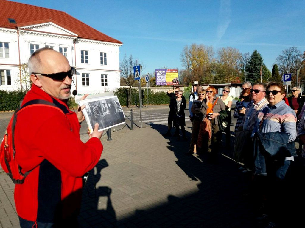 Wędrówka szlakiem filmowym po Łowiczu przyciągnęła mnóstwo osób