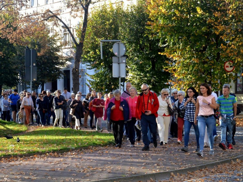 Wędrówka szlakiem filmowym po Łowiczu przyciągnęła mnóstwo osób
