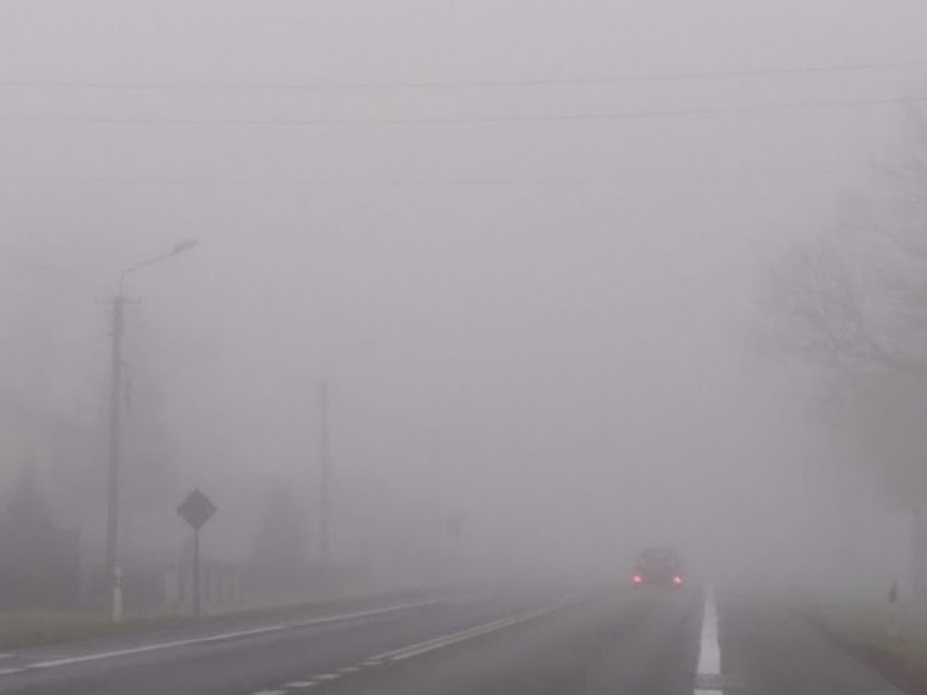 Mgła utrudnia życie kierowcom