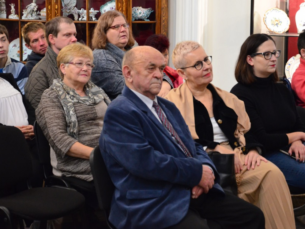 Łukasz Gryś śpiewał i opowiadał w muzeum