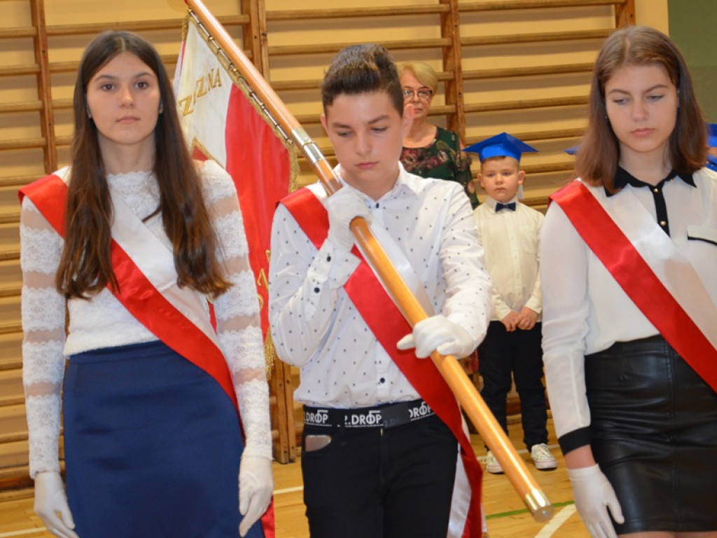 Ślubowanie klas pierwszych w SP 4