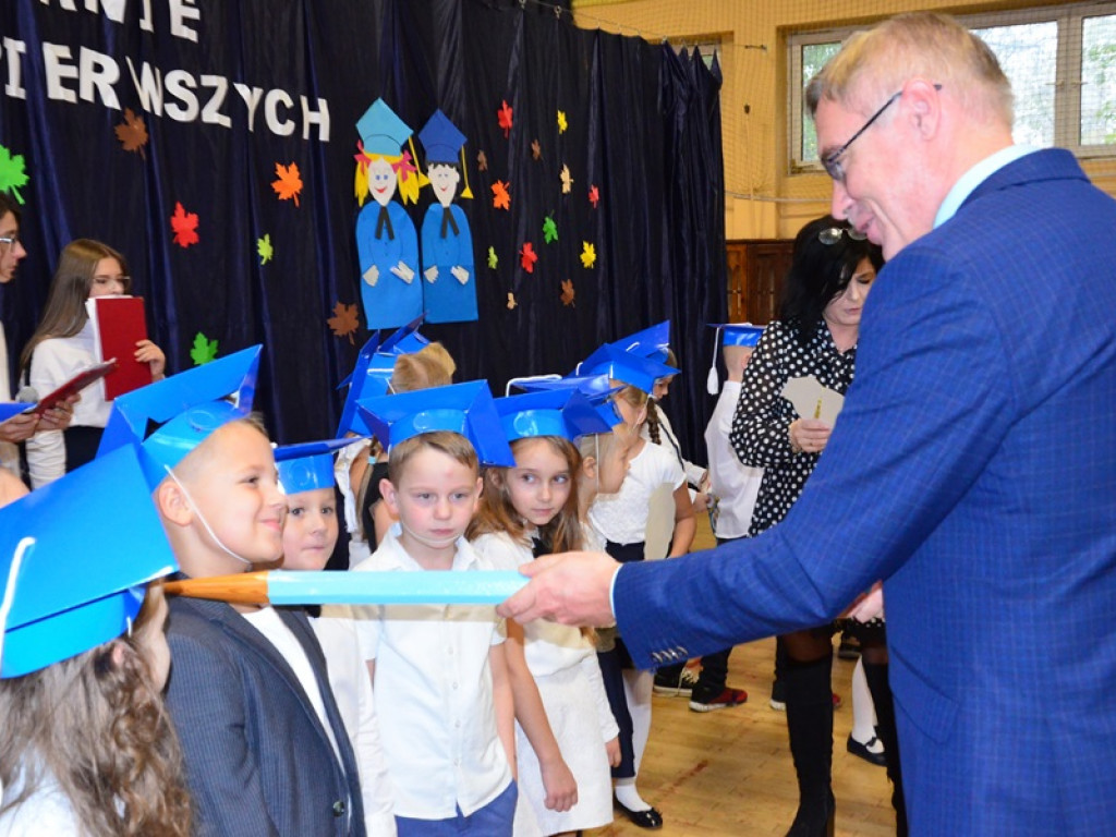 Ślubowanie klas pierwszych w SP 4
