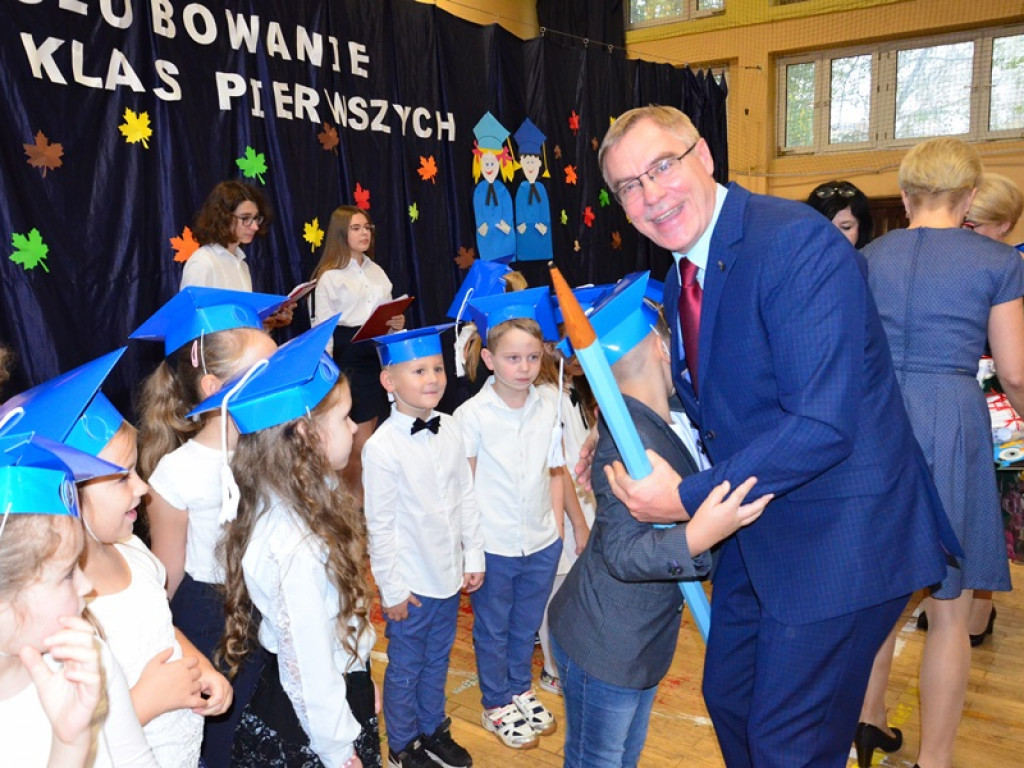 Ślubowanie klas pierwszych w SP 4
