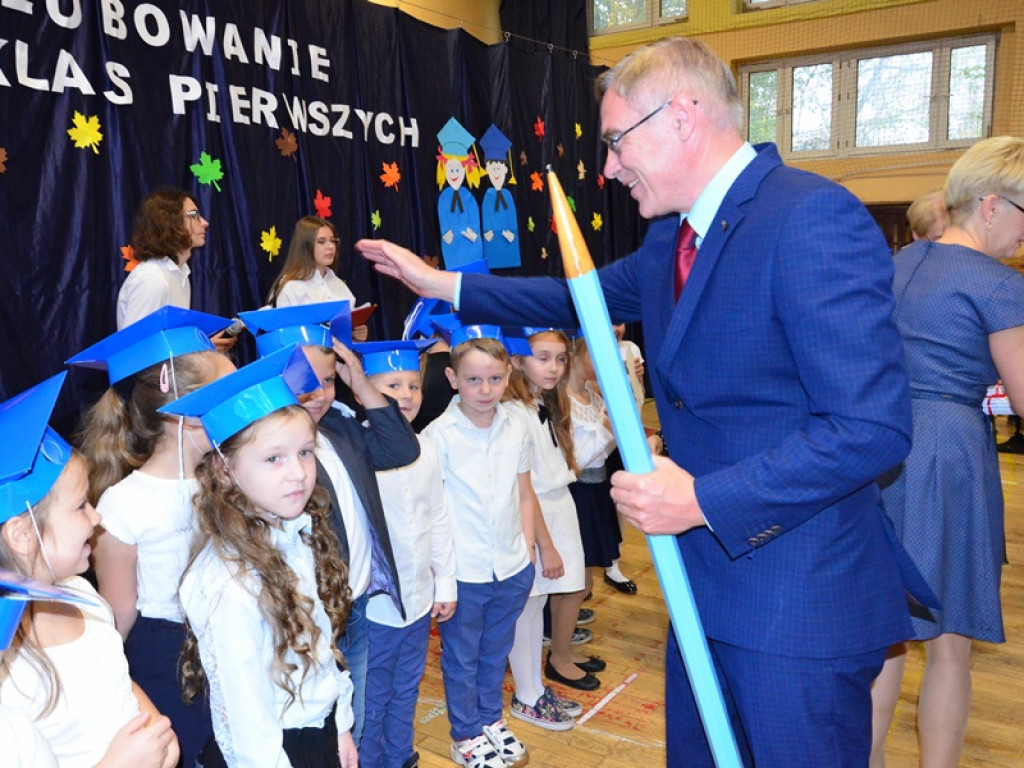 Ślubowanie klas pierwszych w SP 4