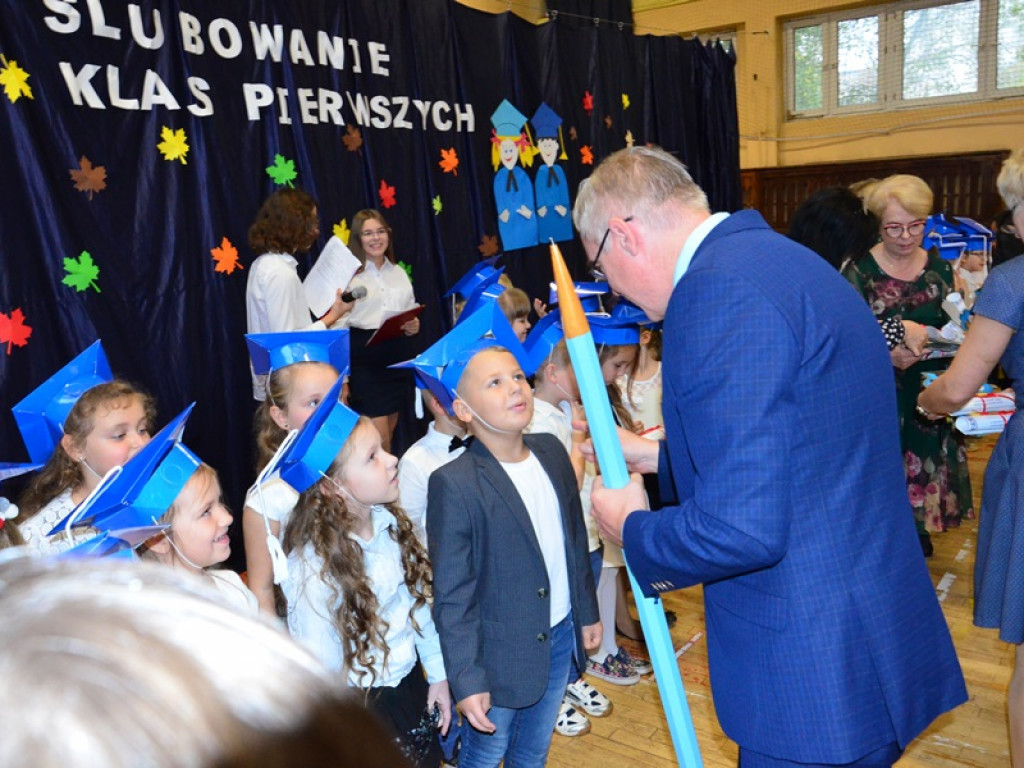 Ślubowanie klas pierwszych w SP 4