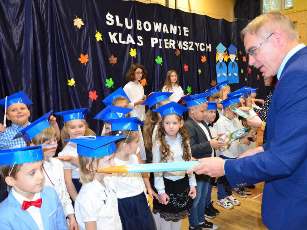 Ślubowanie klas pierwszych w SP 4