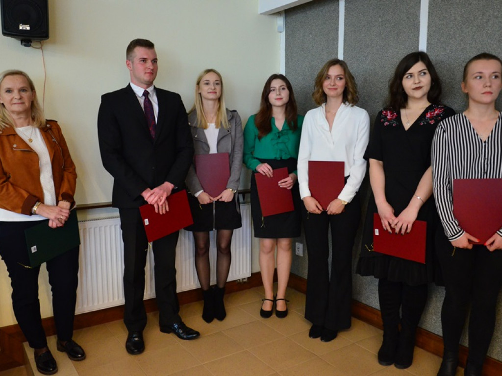 Stypendia dla najzdolniejszych studentów z gminy Łowicz
