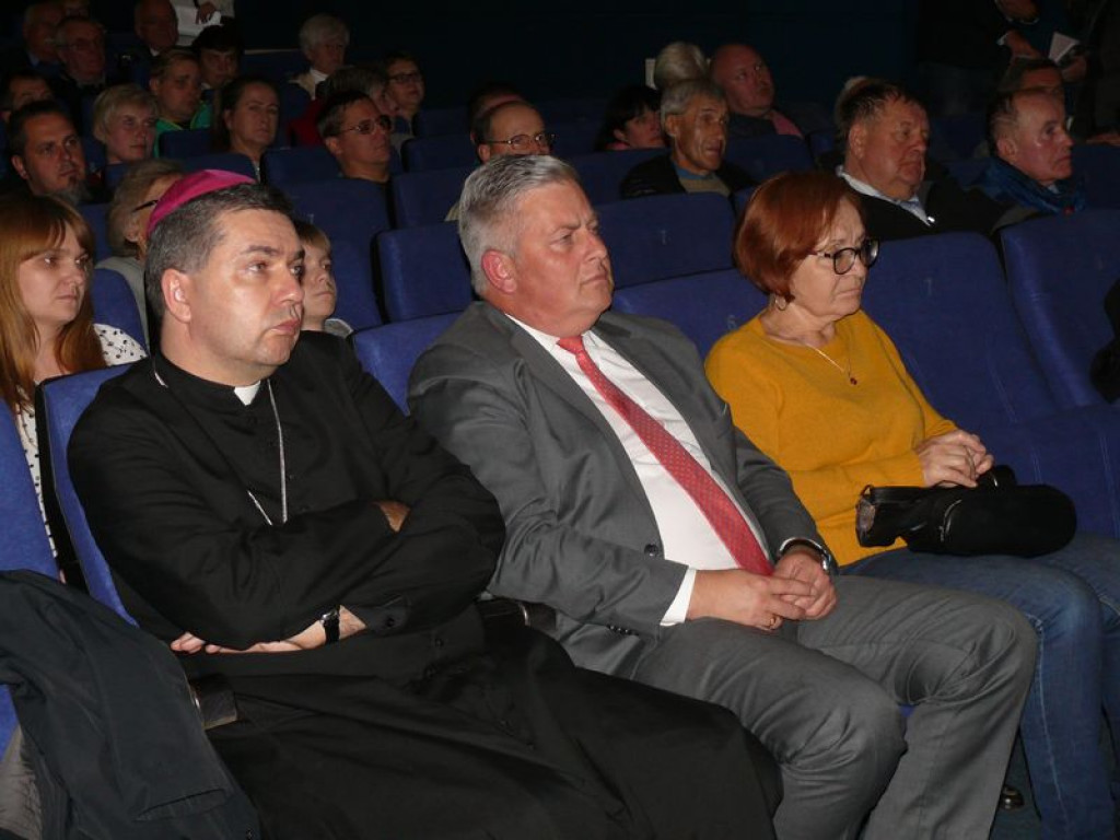 Ciekawa książka o łowickich cmentarzach