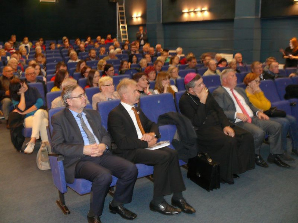 Ciekawa książka o łowickich cmentarzach