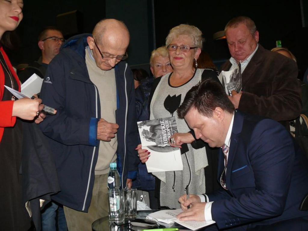 Ciekawa książka o łowickich cmentarzach