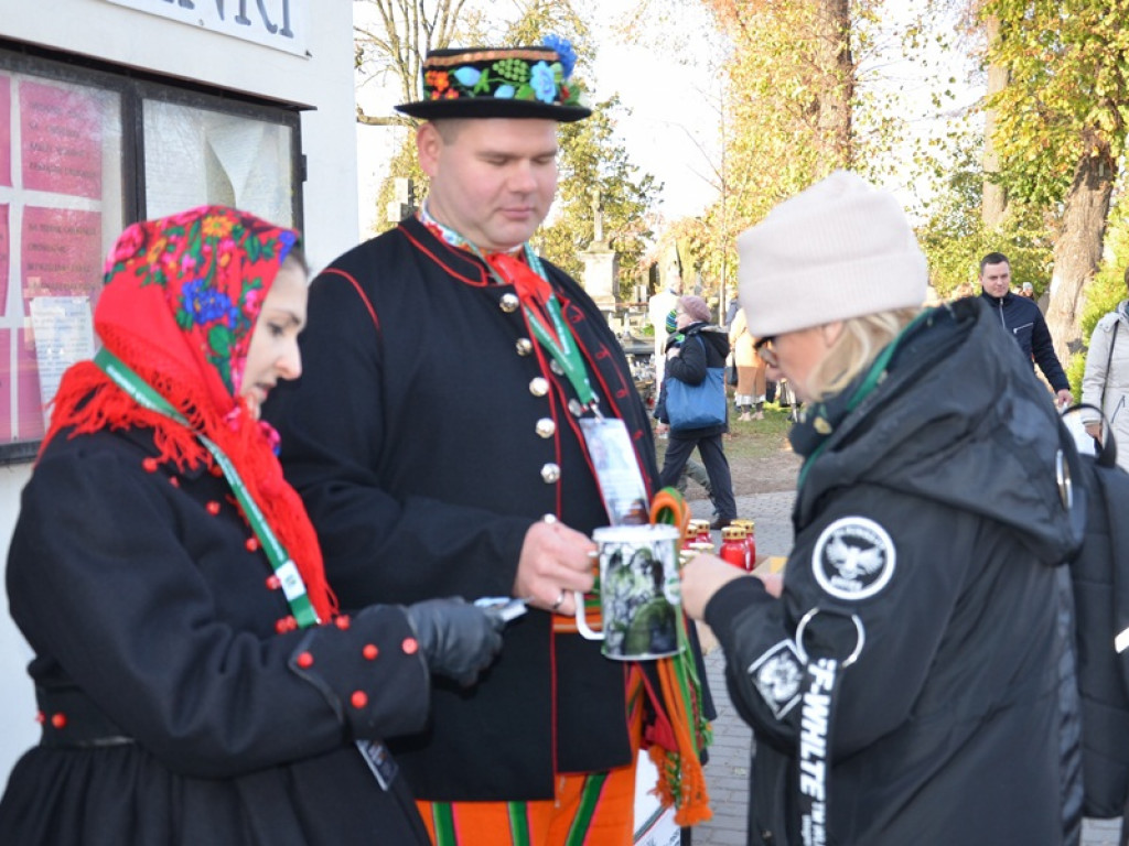 Trwają kwesty na cmentarzach