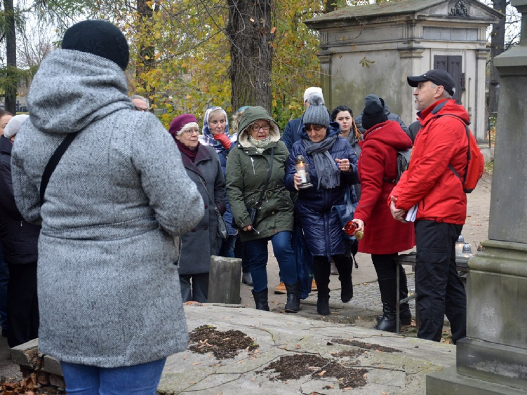 Duże zainteresowanie historią łowickich nekropolii