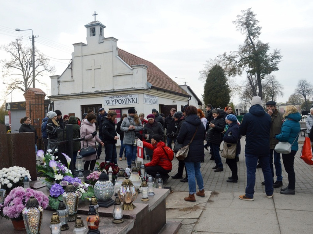 Duże zainteresowanie historią łowickich nekropolii