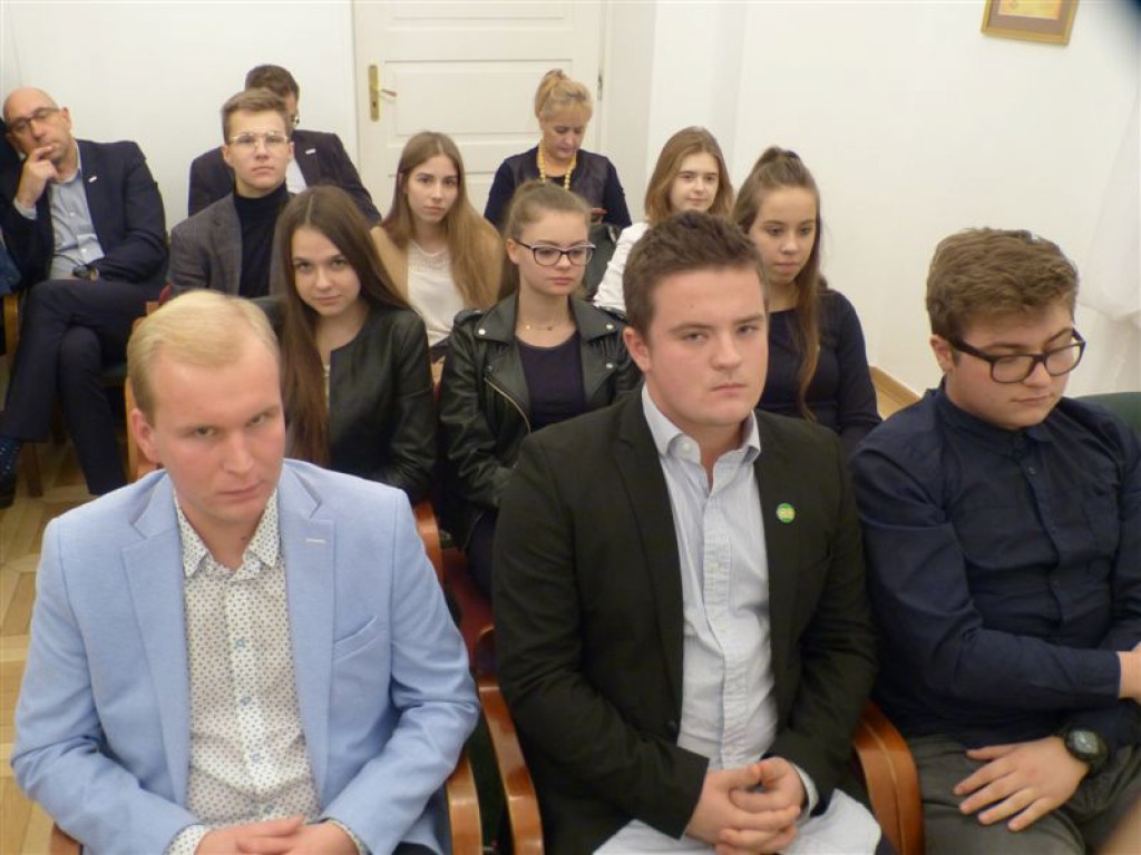 250 podpisów pod petycją ws. Młodzieżowej Rady Miejskiej nie przekonało radnych (aktualizacja)