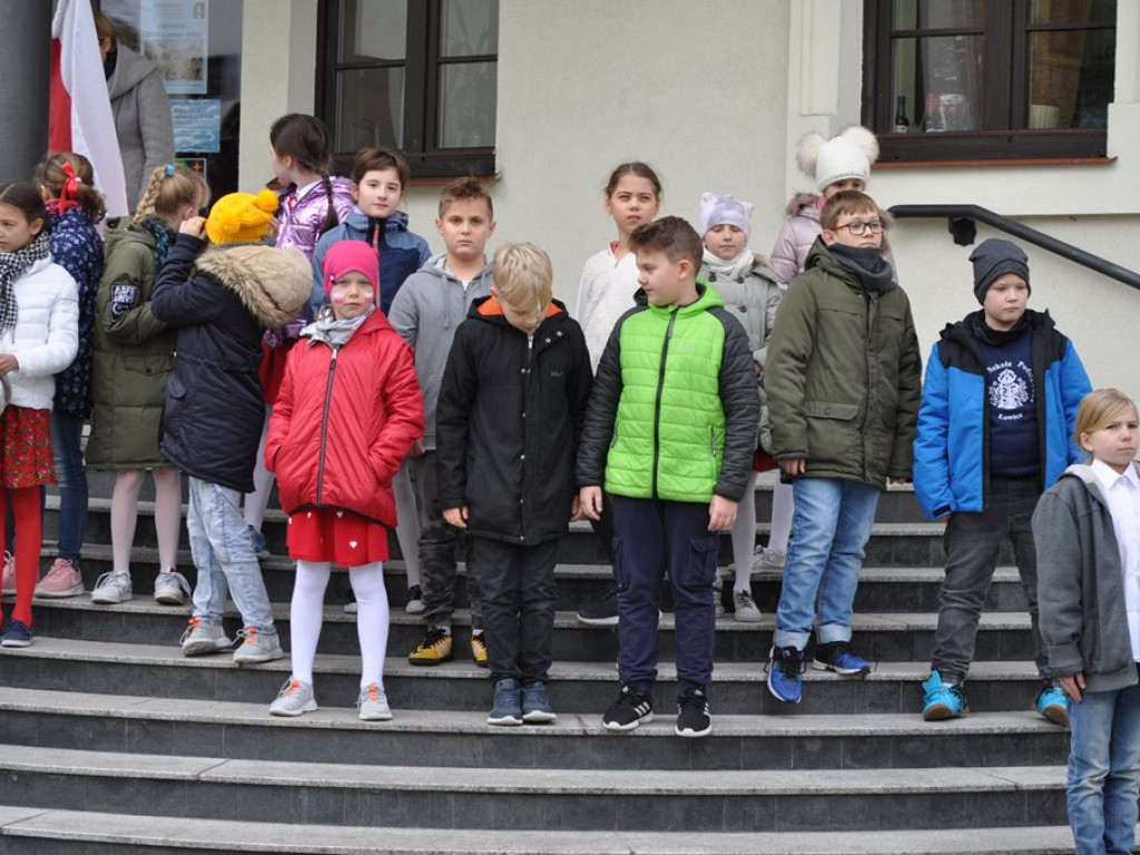 Patriotyczny przemarsz uczniów szkół pijarskich