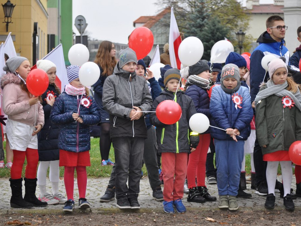 Patriotyczny przemarsz uczniów szkół pijarskich
