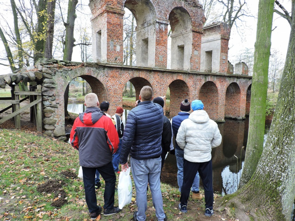 Więźniowie odwiedzili park w Arkadii
