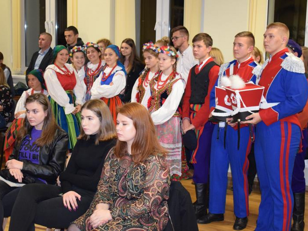 Artystycznie i patriotycznie w sali OSP w Sannikach