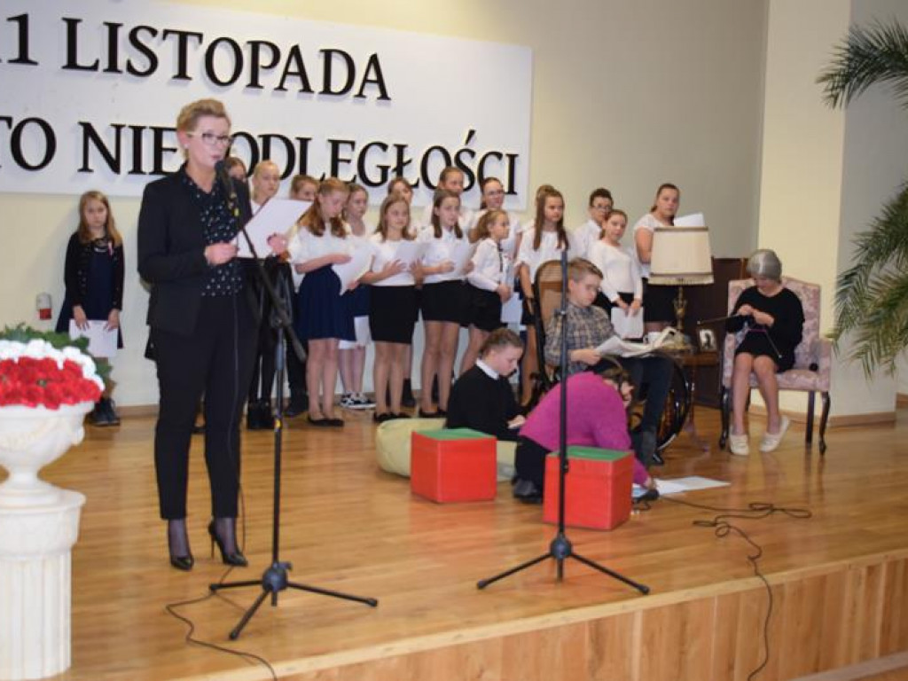 Artystycznie i patriotycznie w sali OSP w Sannikach