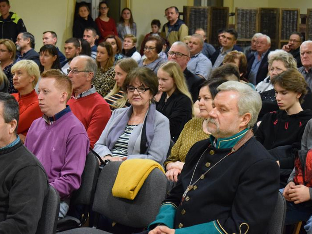 Artystycznie i patriotycznie w sali OSP w Sannikach