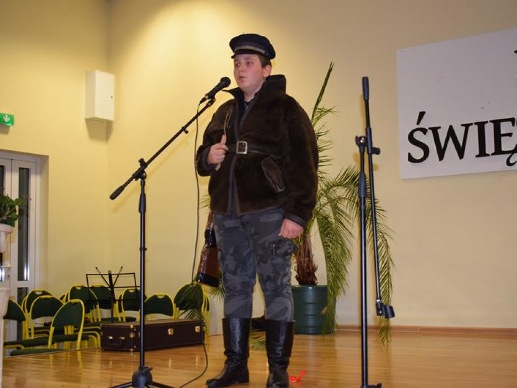Artystycznie i patriotycznie w sali OSP w Sannikach