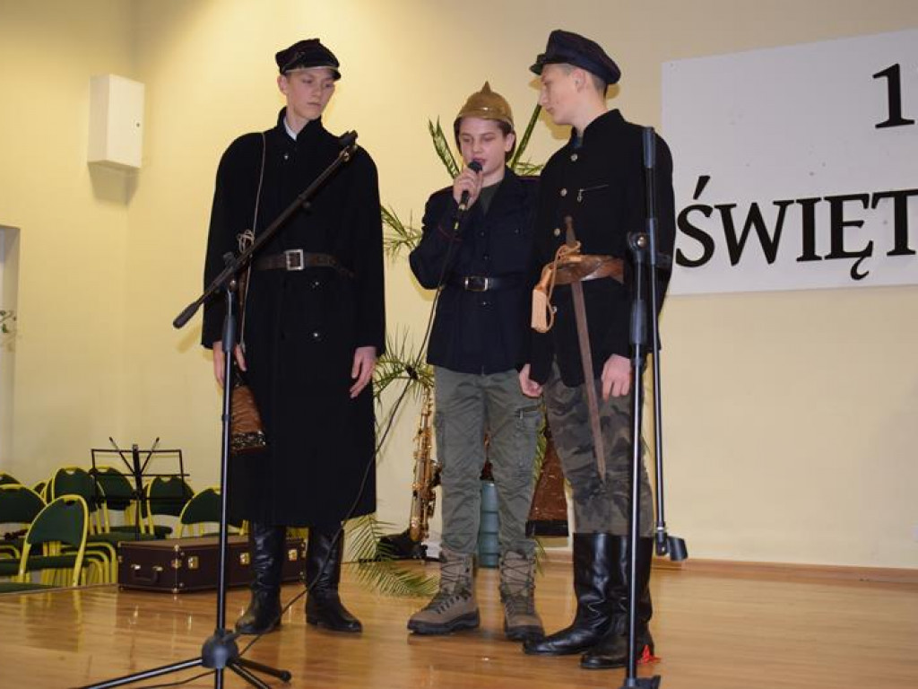 Artystycznie i patriotycznie w sali OSP w Sannikach