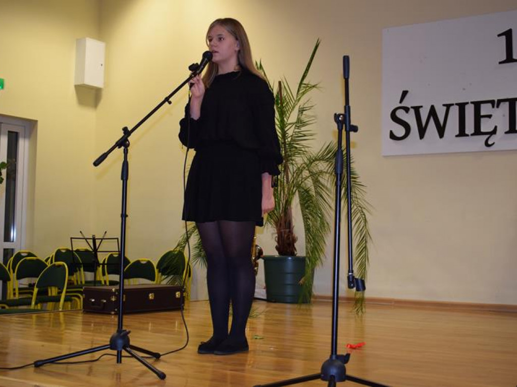 Artystycznie i patriotycznie w sali OSP w Sannikach