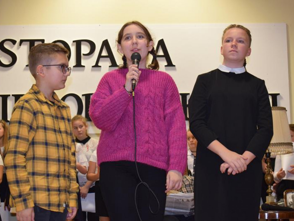 Artystycznie i patriotycznie w sali OSP w Sannikach