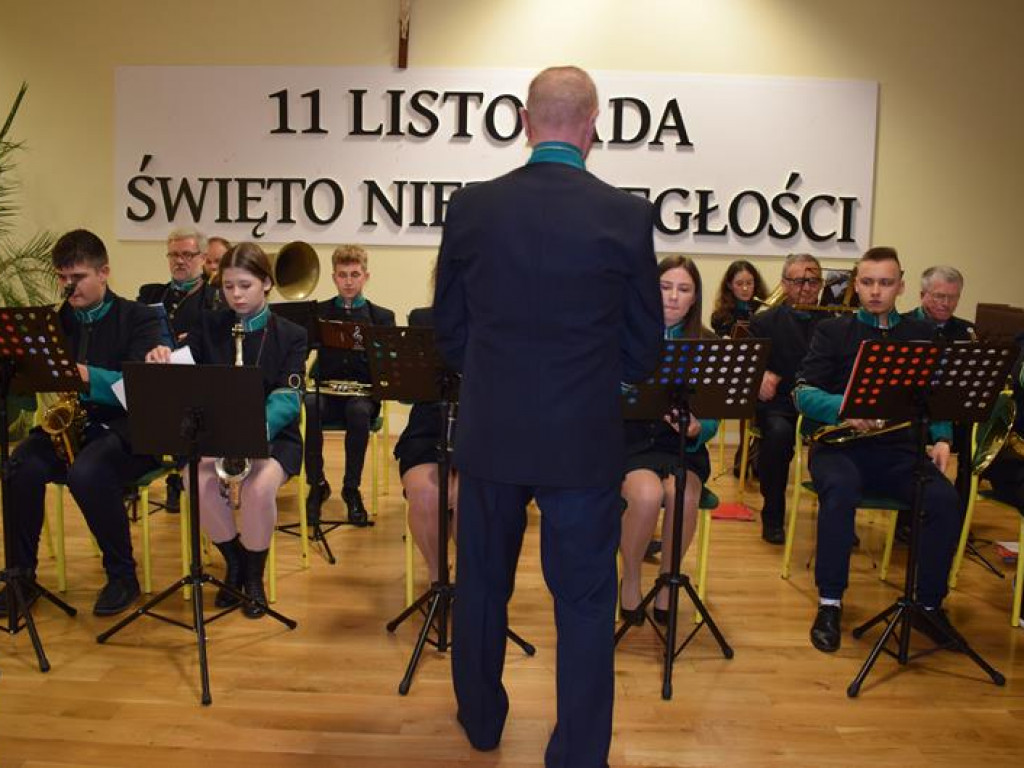 Artystycznie i patriotycznie w sali OSP w Sannikach