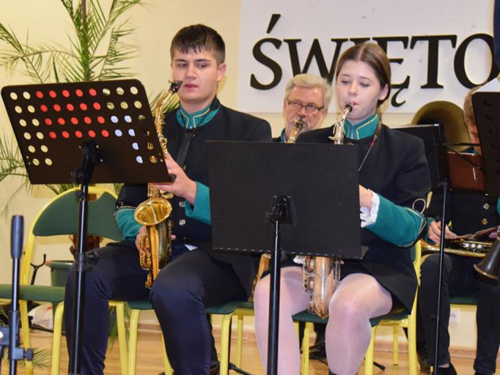 Artystycznie i patriotycznie w sali OSP w Sannikach