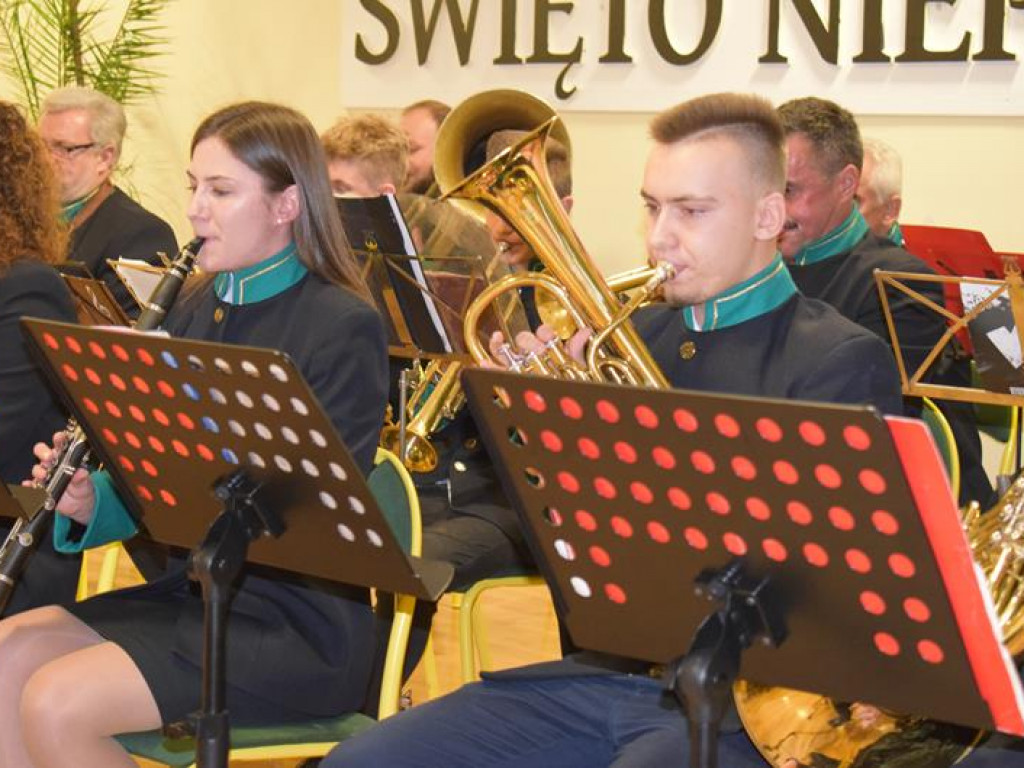 Artystycznie i patriotycznie w sali OSP w Sannikach