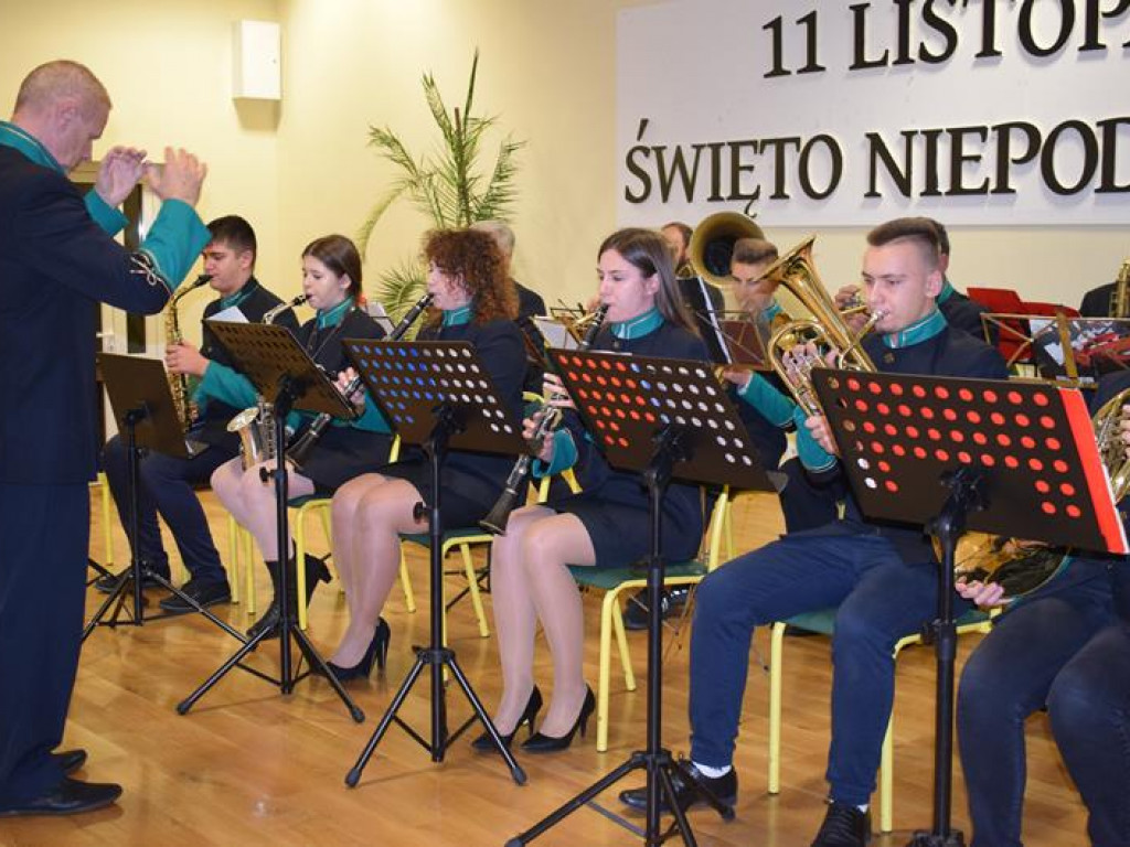 Artystycznie i patriotycznie w sali OSP w Sannikach