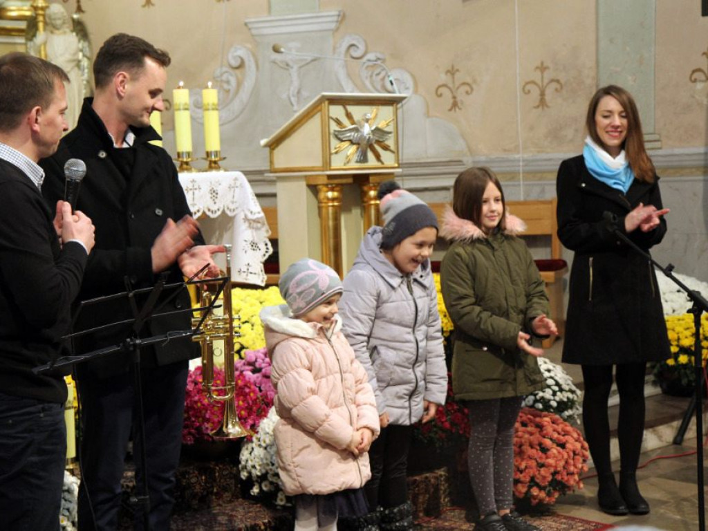Kiernozia pamiętała: uroczysta msza i mini koncert