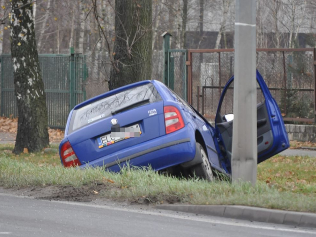 Zderzenie dwóch samochodów przy szkole na Poznańskiej