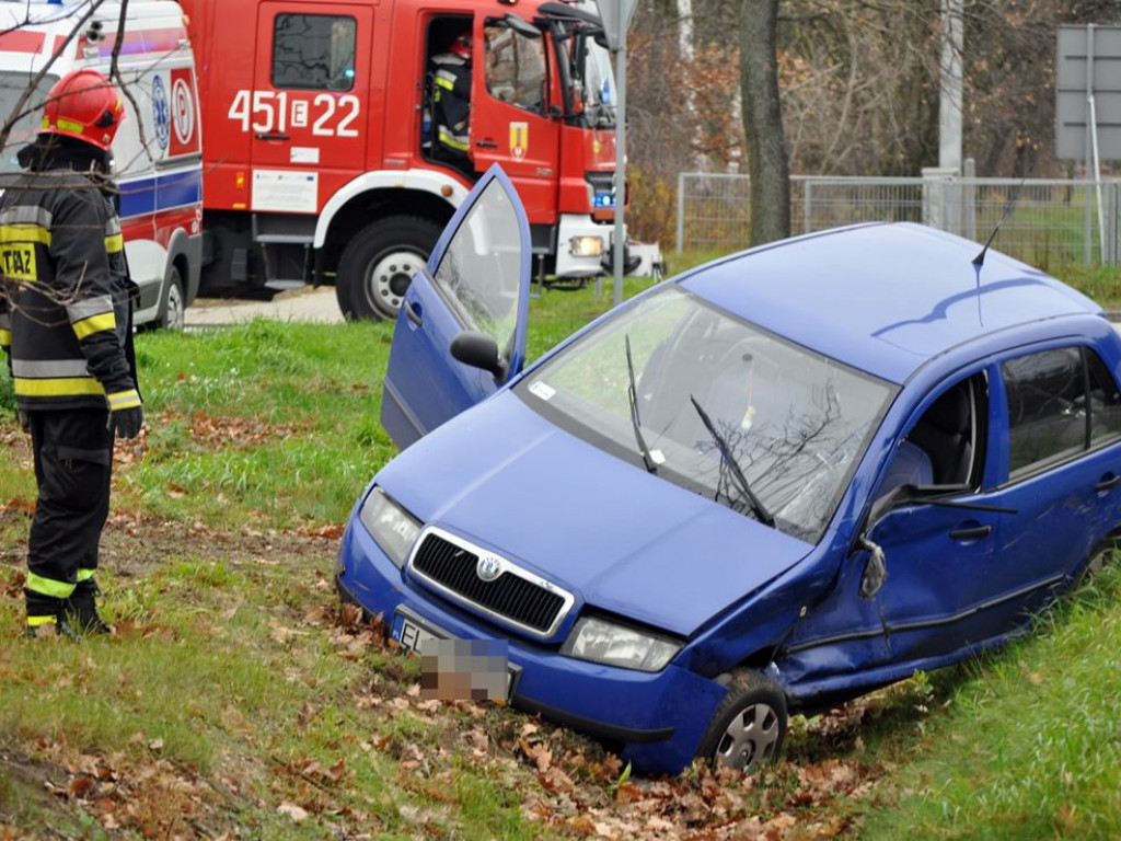 Zderzenie dwóch samochodów przy szkole na Poznańskiej
