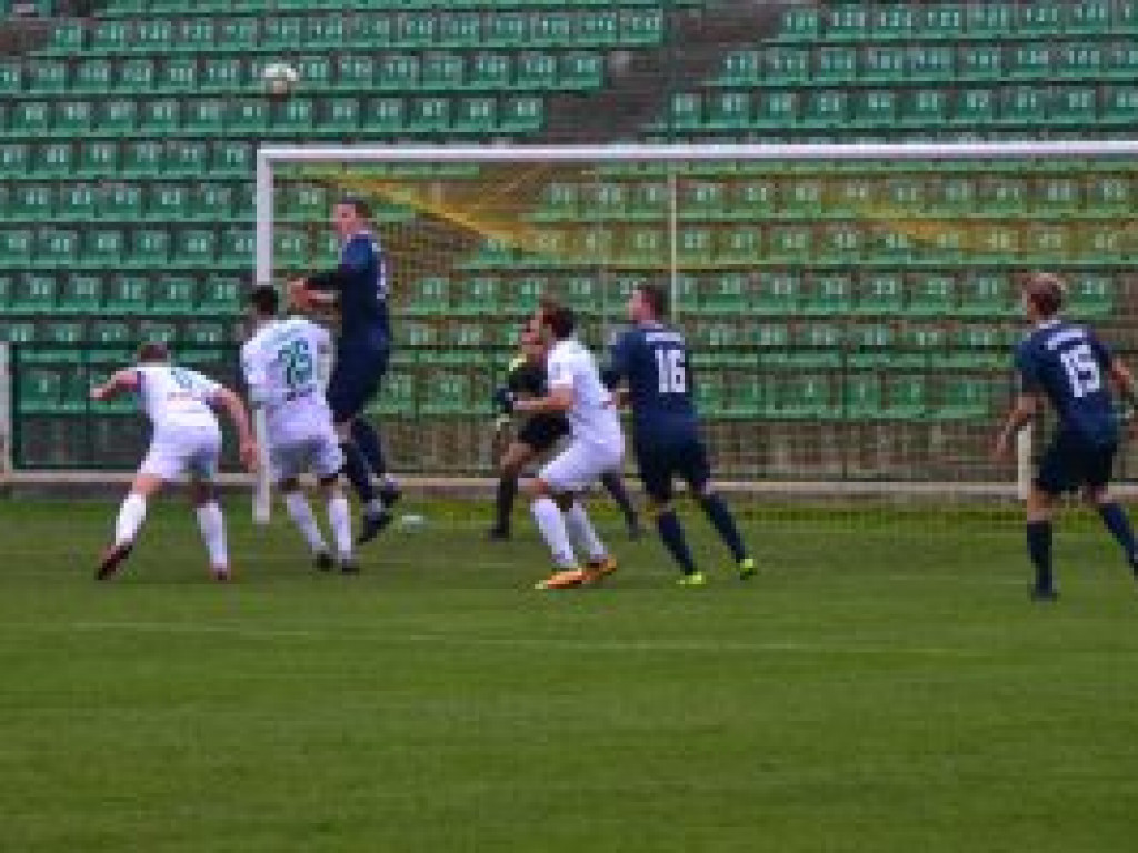 Zwycięstwo Pelikana z hat-trickiem Warchoła na planie