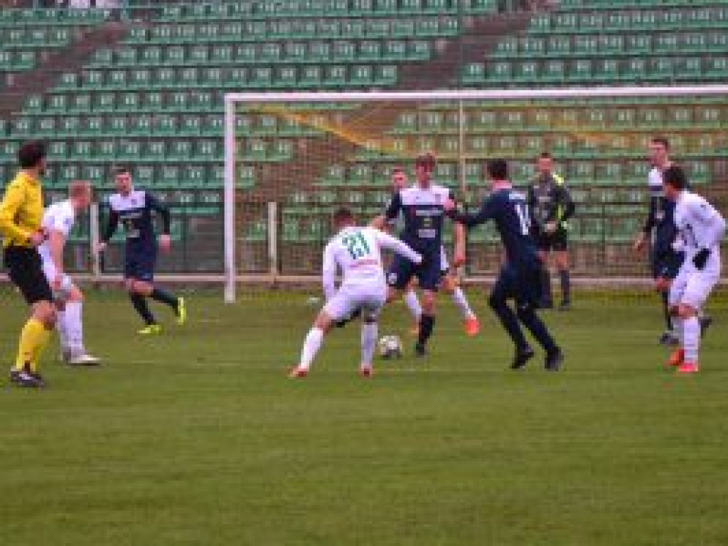 Zwycięstwo Pelikana z hat-trickiem Warchoła na planie