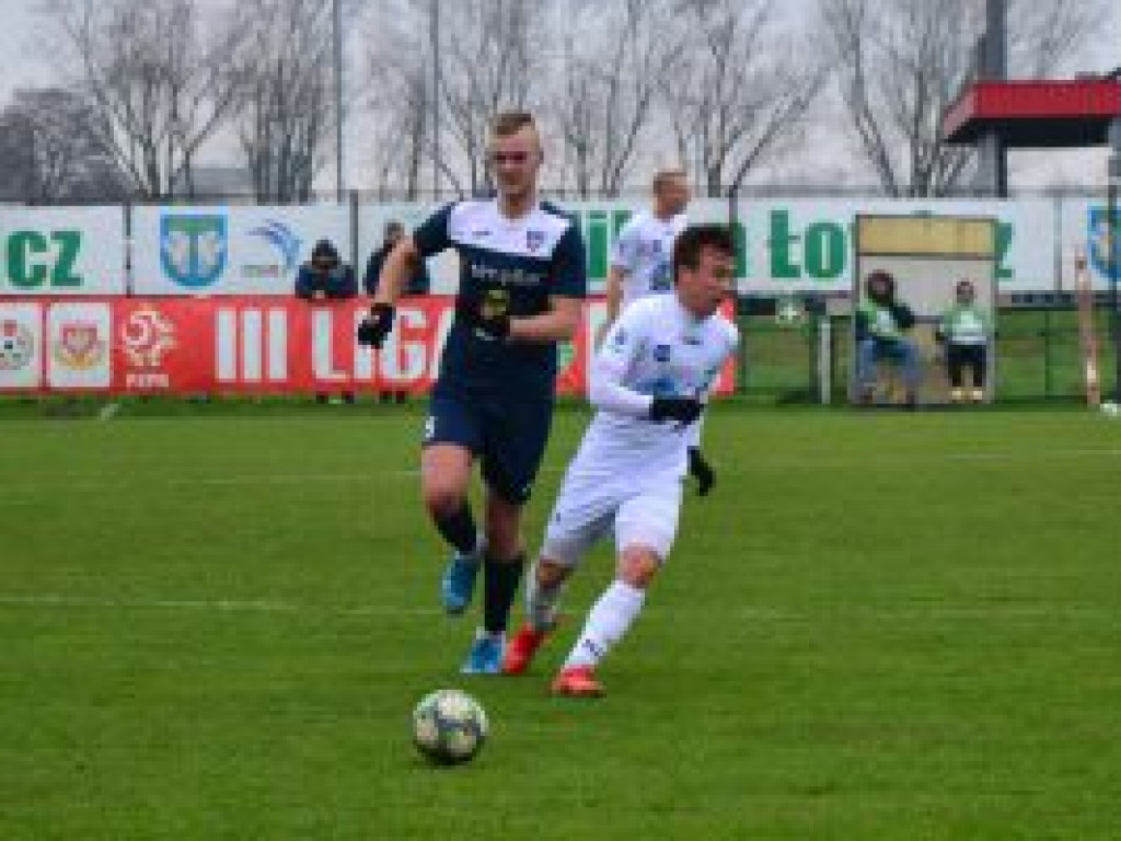 Zwycięstwo Pelikana z hat-trickiem Warchoła na planie