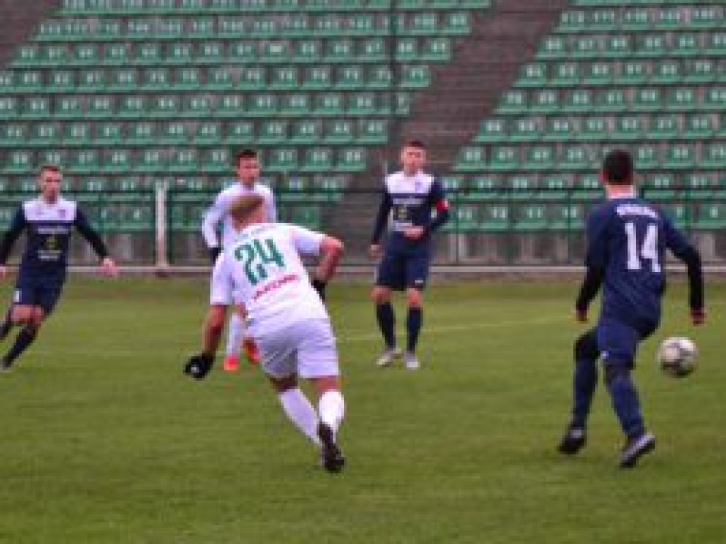 Zwycięstwo Pelikana z hat-trickiem Warchoła na planie