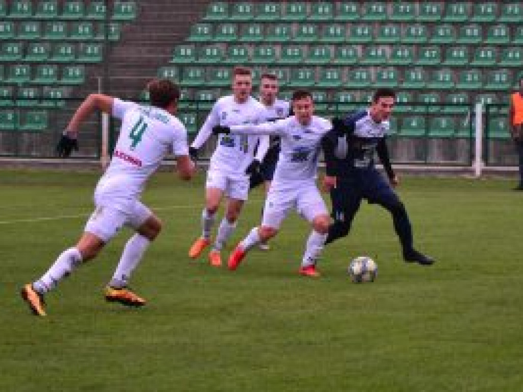 Zwycięstwo Pelikana z hat-trickiem Warchoła na planie