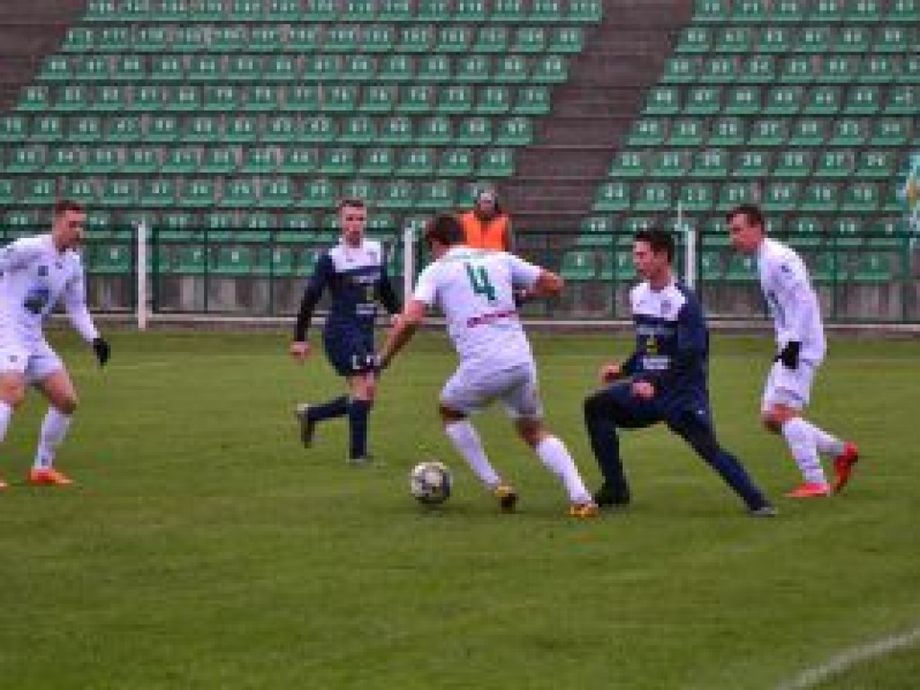 Zwycięstwo Pelikana z hat-trickiem Warchoła na planie