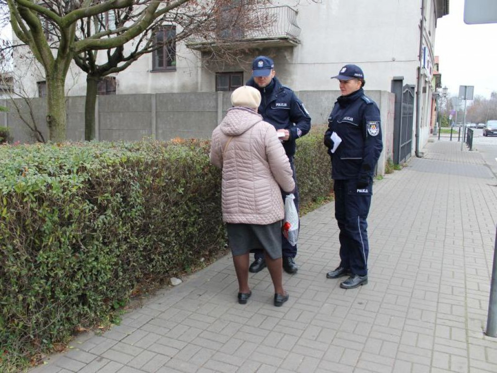 Dzielnicowi ostrzegali przed naciągaczami