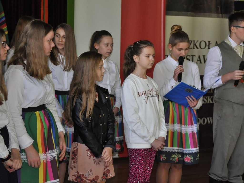 Uroczystości z okazji rocznicy urodzin patrona szkoły w Błędowie