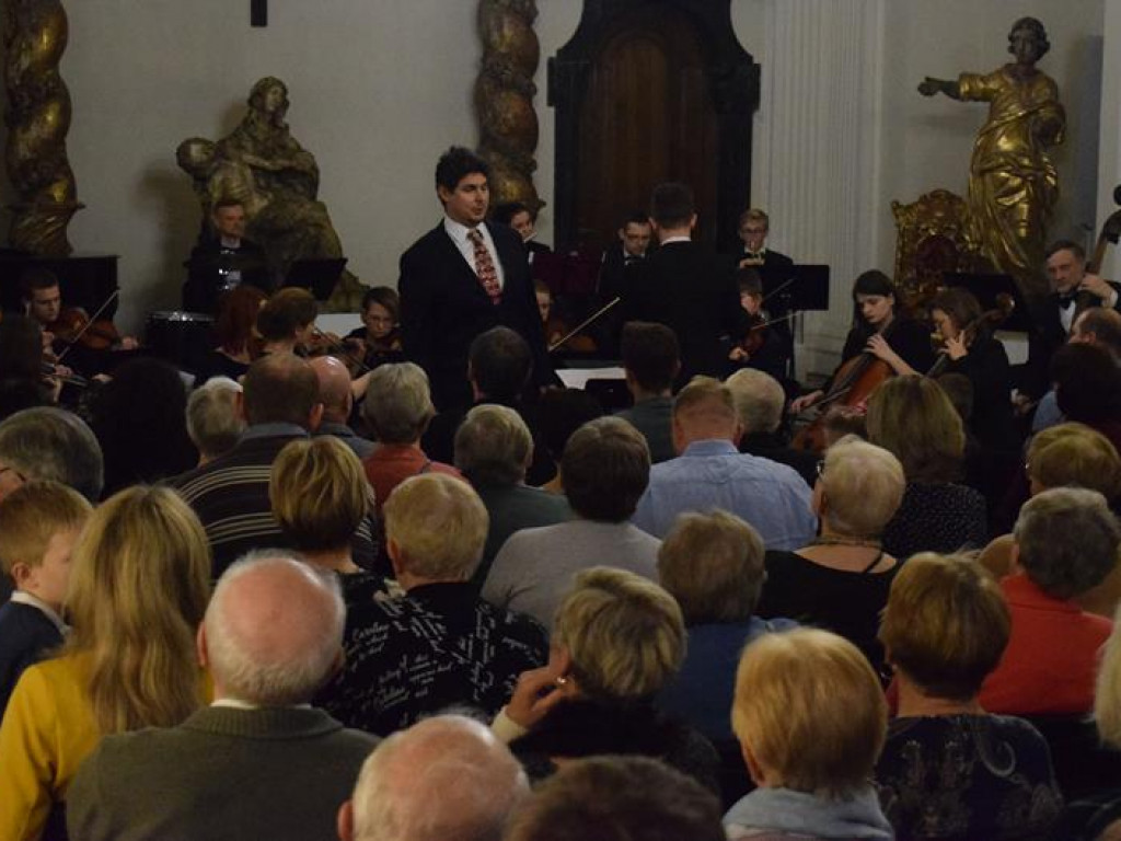 Koncert Moniuszkowski Łowickiej Orkiestry Kameralnej