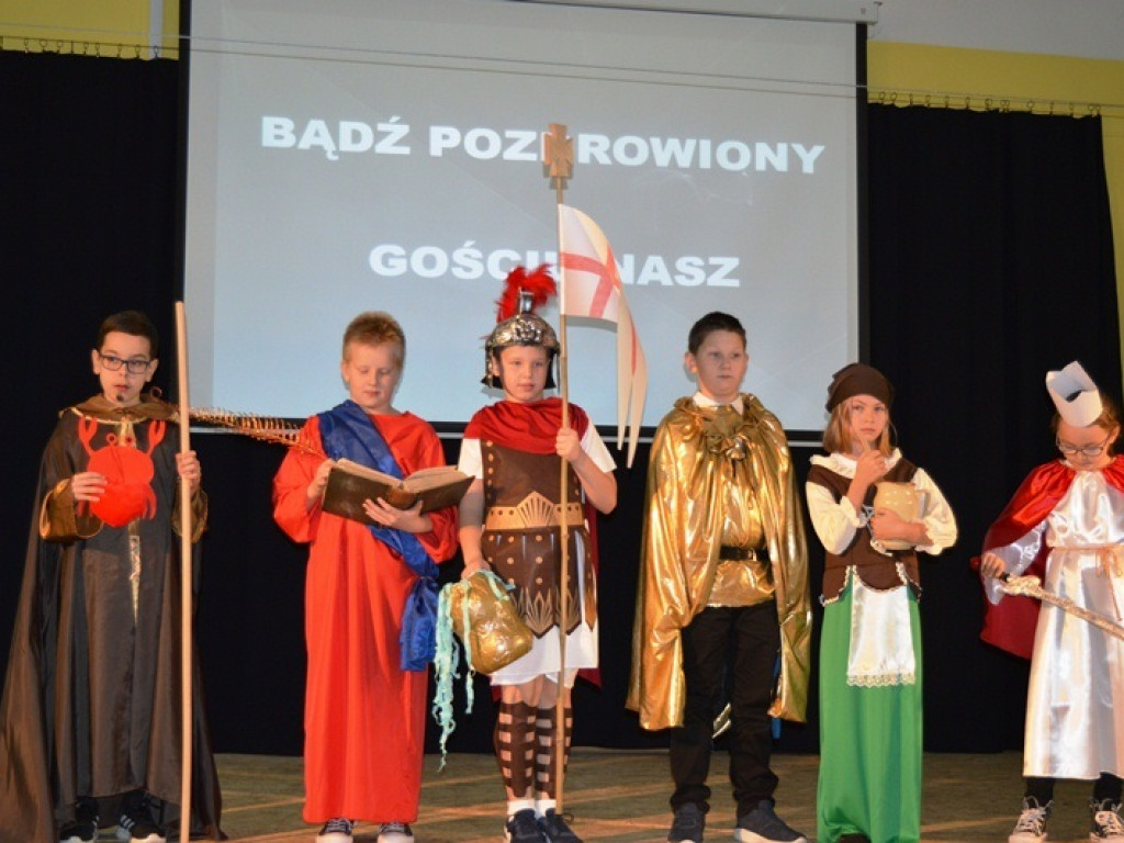 Wianuszek świętych powitał biskupa w Popowie