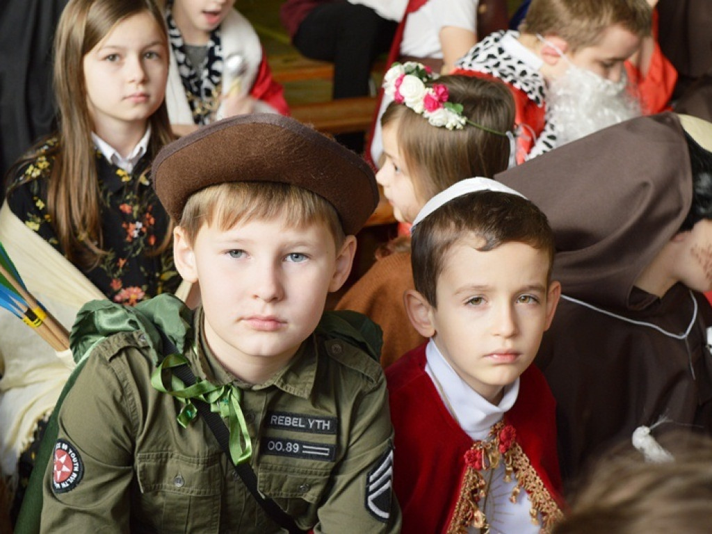 Wianuszek świętych powitał biskupa w Popowie