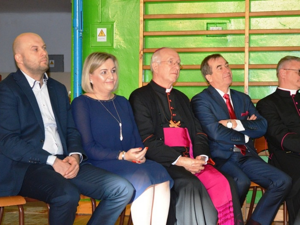 Wianuszek świętych powitał biskupa w Popowie