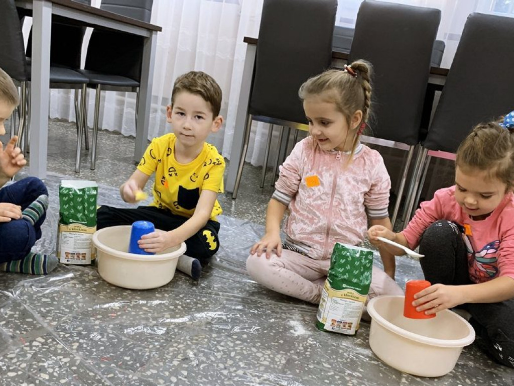 Multisensoryczne warsztaty mikołajkowe w Kiernozi